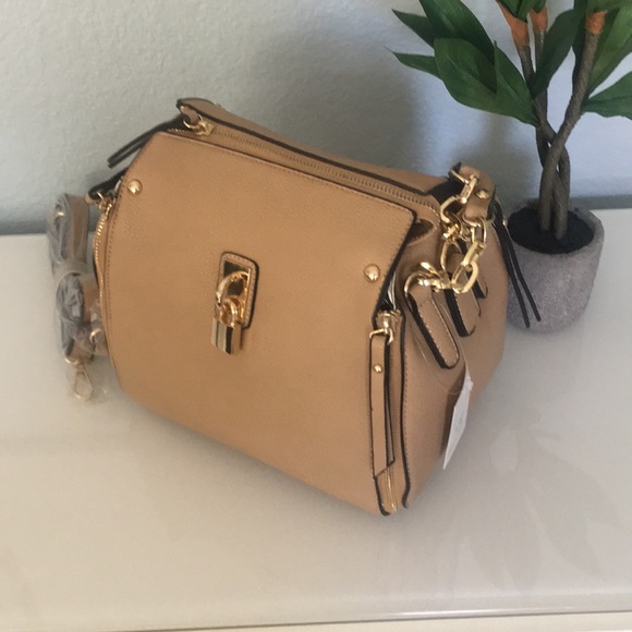 Handbags - Picture 2 of 3